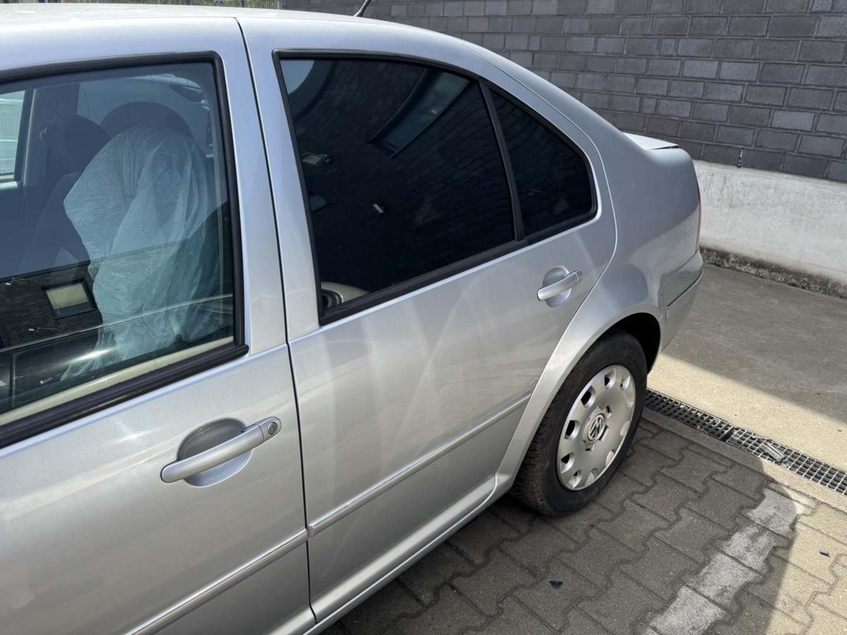 VW Bora original T&uuml;r hinten links LA7W Reflexsilber Limousine Rohbau Bj.2002